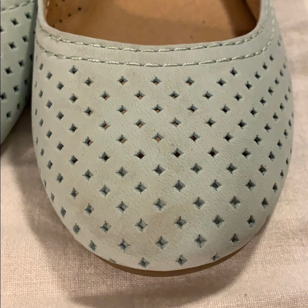 Flats - Picture 2 of 5
